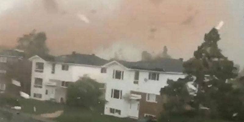 Video dall’interno del tornado: la furia è devastante