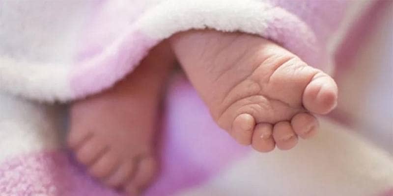La bambina nata il 22/02/2022 alle 2.22 della stanza d'ospedale numero 2