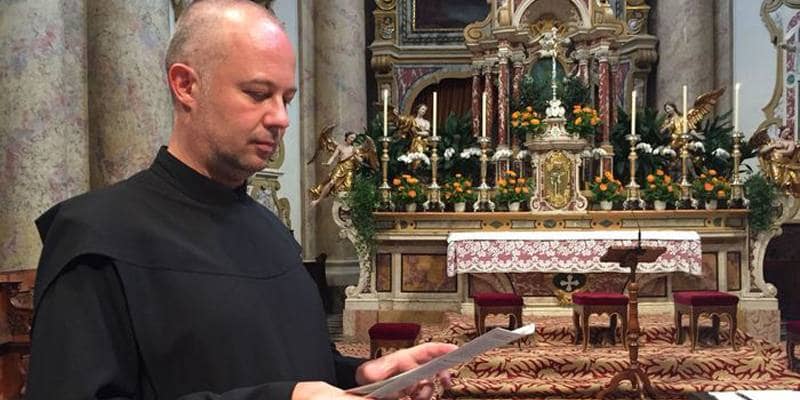 Padre Ulrich Kössler: da chirurgo a parroco e ora di nuovo chirurgo