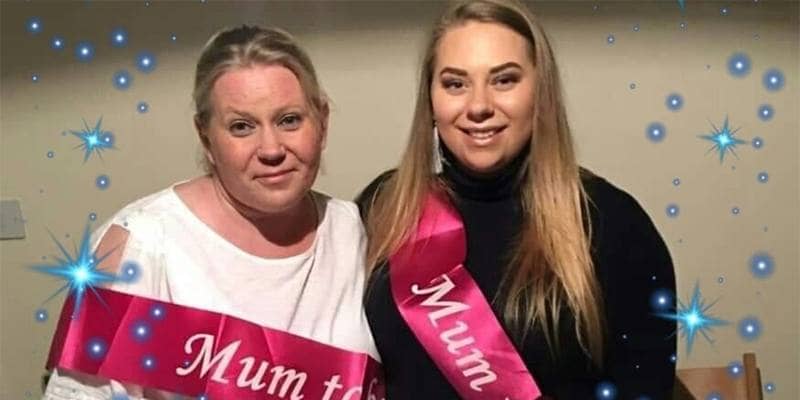 Mamma e figlia restano incinte nello stesso momento