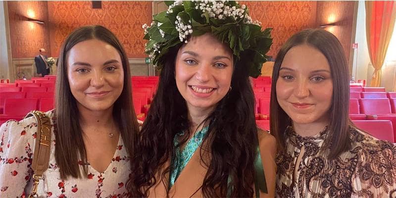 Le tre gemelle di Brescia laureate insieme con 110 e lode