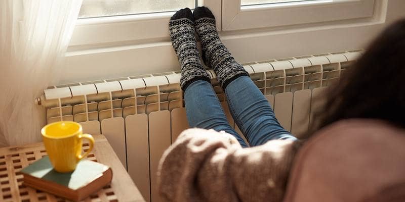 La donna che non accende il riscaldamento da tre anni (come si scalda in inverno)