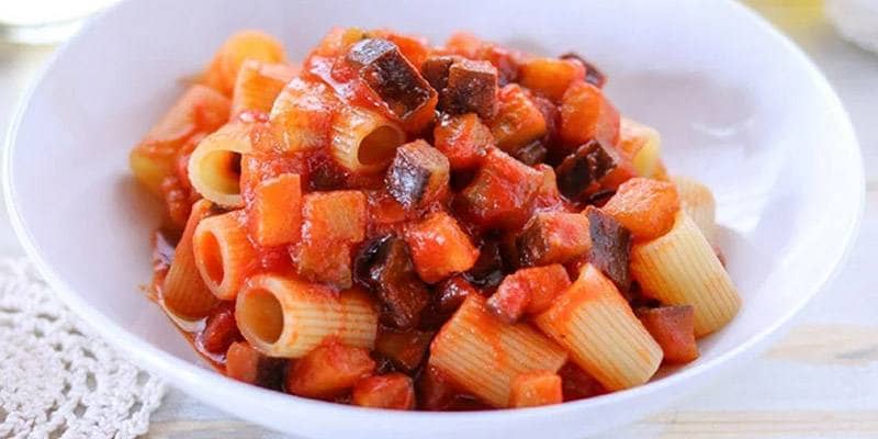 Pasta con le melanzane (VIDEO RICETTA)