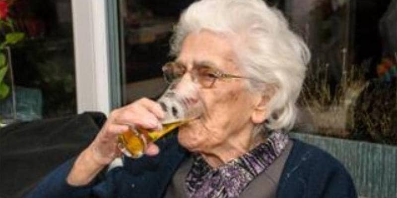 beve 22 birre al giorno