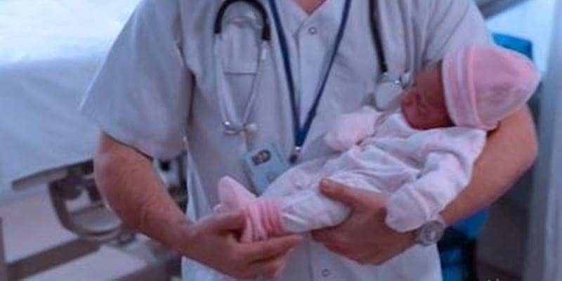 bambino nato da tre persone