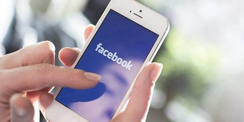 L'identikit dell'utente che segnala i post su Facebook e Twitter