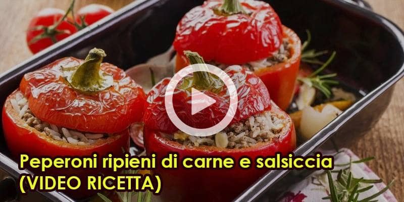 Peperoni ripieni di carne e salsiccia