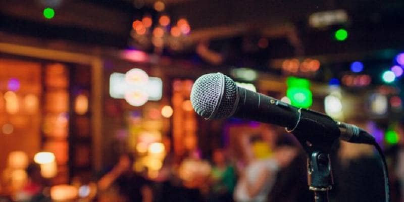 Chi ha inventato il karaoke?