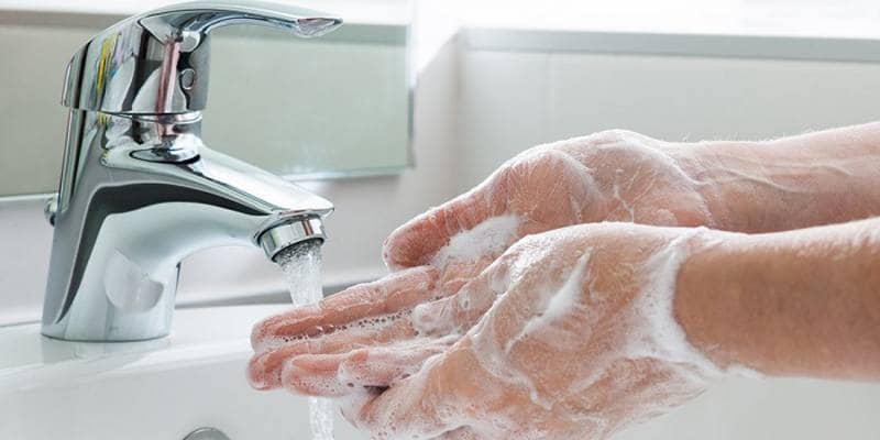 Il sapone distrugge il Covid grazie ad una molecola: ecco come agisce