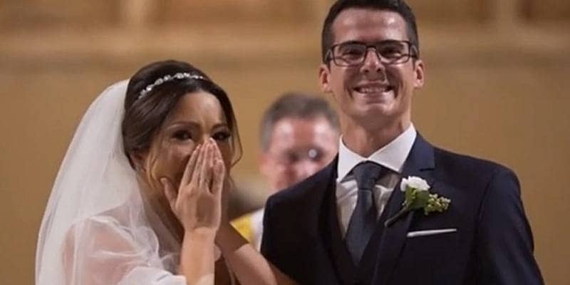 Sposo sorprende la sposa facendo entrare in chiesa i suoi piccoli pazienti disabili
