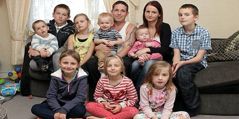 Ha 9 figli e un giudice gli impone di non averne