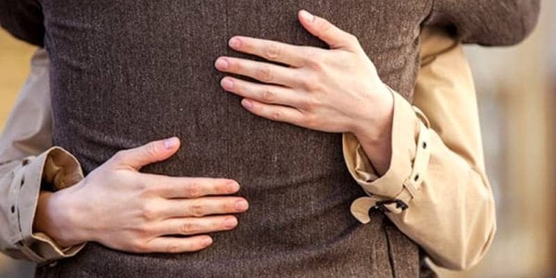 Cos’è il furto con la tecnica dell’abbraccio?