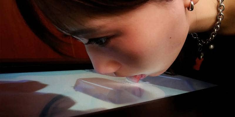 Taste The TV, il televisore che si può leccare per sentire i sapori delle immagini che riproduce