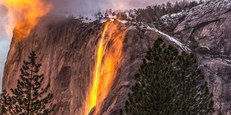 Horsetail Fall, la cascata di fuoco che si tinge di rosso scarlatto