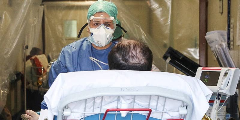Coronavirus, chi sono i pazienti a rischio: età, sesso e sintomi