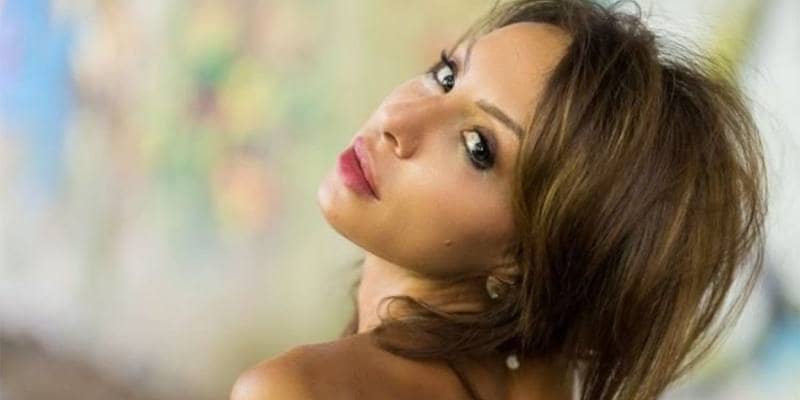 Licenziata dalla banca per aver girato un porno: 