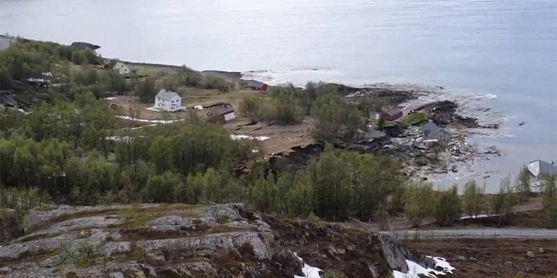La frana in Norvegia che ha fatto scivolare le case scivolano in mare
