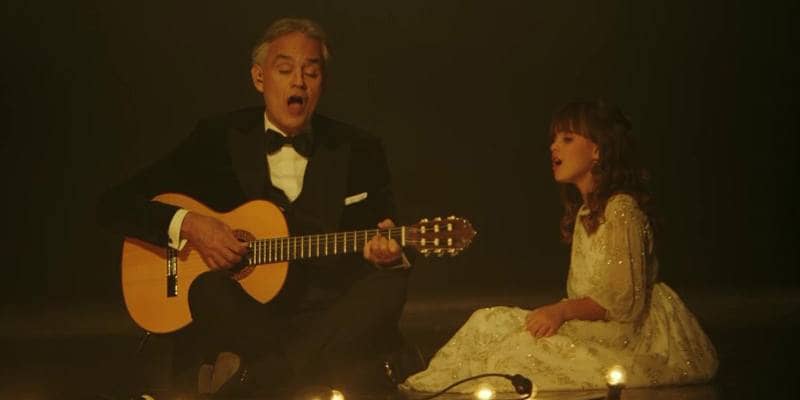 Andrea Bocelli e la figlia Virginia cantano 