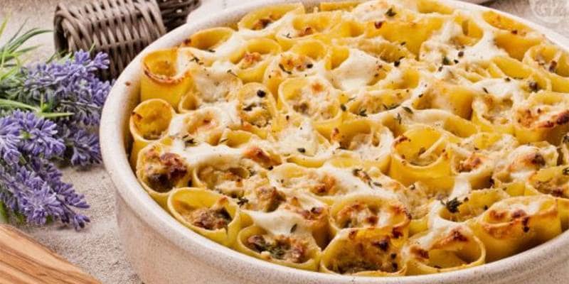 Paccheri ripieni con salsiccia e funghi
