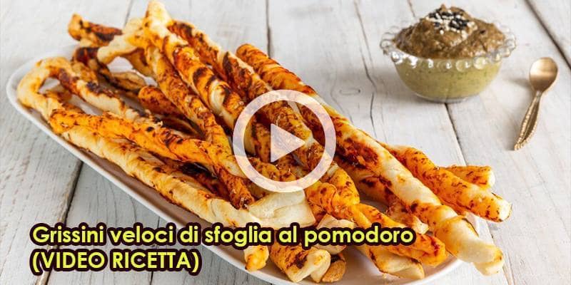 Grissini veloci di sfoglia al pomodoro (VIDEO RICETTA)